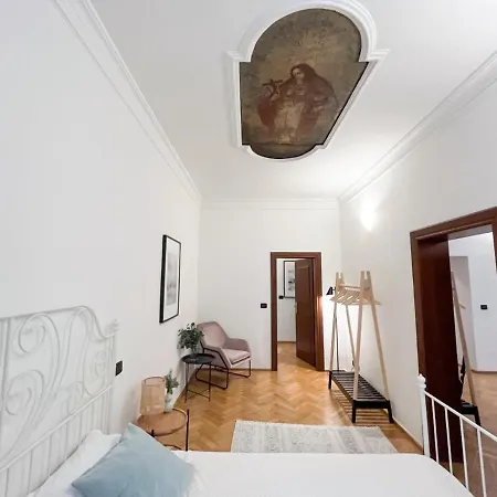 Апартаменты Price & Location - Historic Square Residency Прага