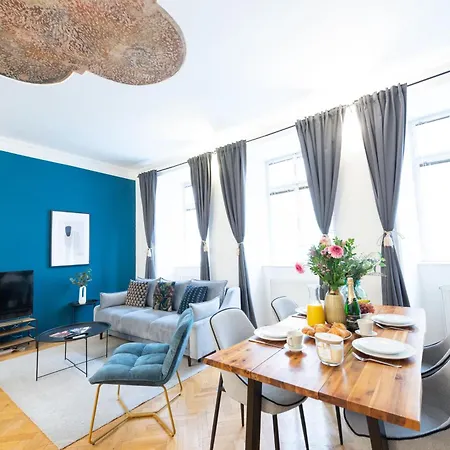 Price & Location - Historic Square Residency Praha