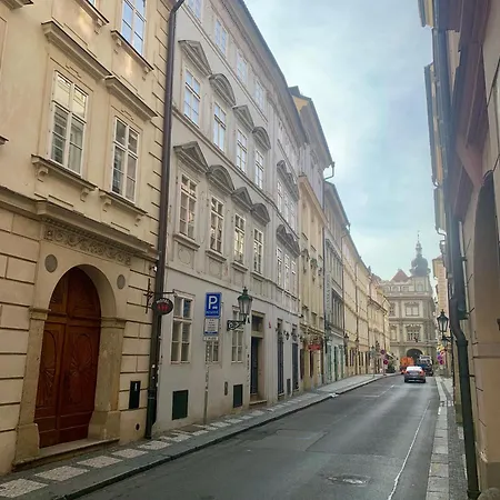 Price & Location - Historic Square Residency Apartmán *