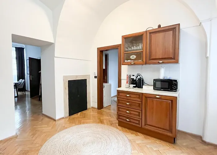 Price & Location - Historic Square Residency Apartmán *