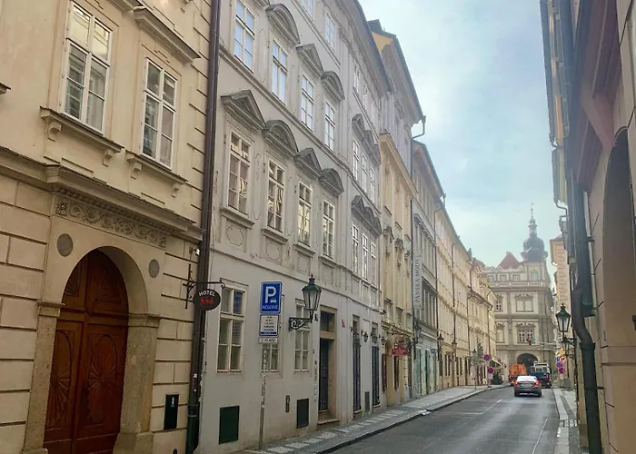 Price & Location - Historic Square Residency Apartmán *
