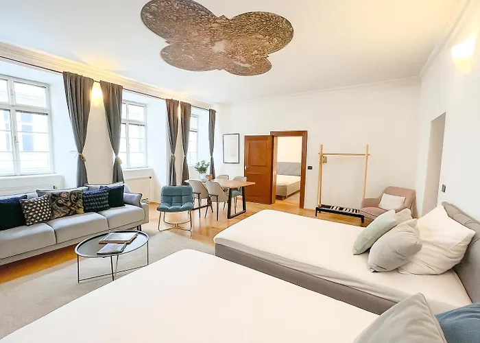 Price & Location - Historic Square Residency * Praha