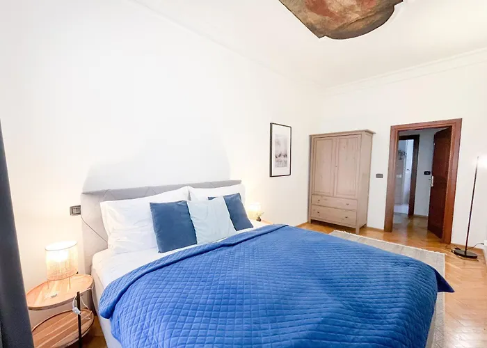 Price & Location - Historic Square Residency Apartmán